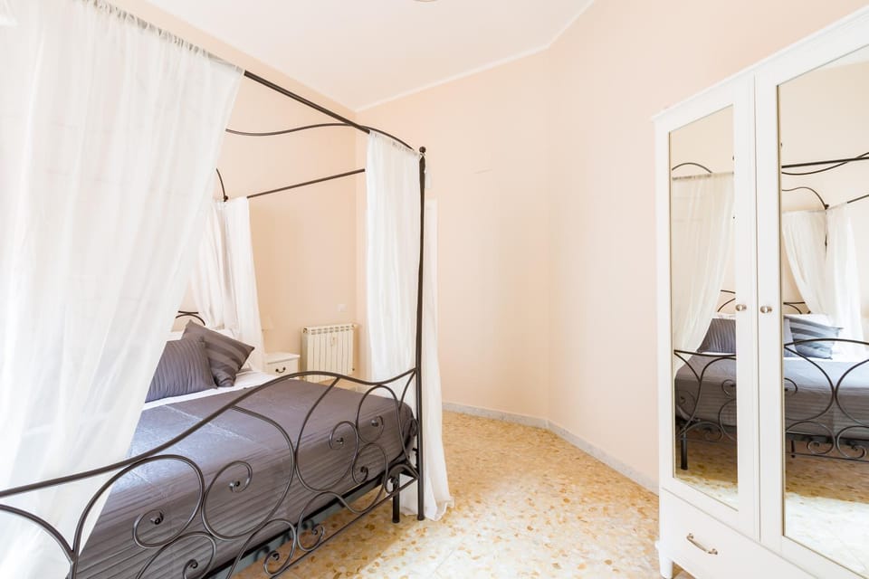 Day, Photo of the whole room