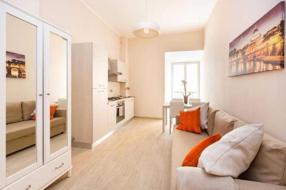 Kitchen or kitchenette, Photo of the whole room, Seating area