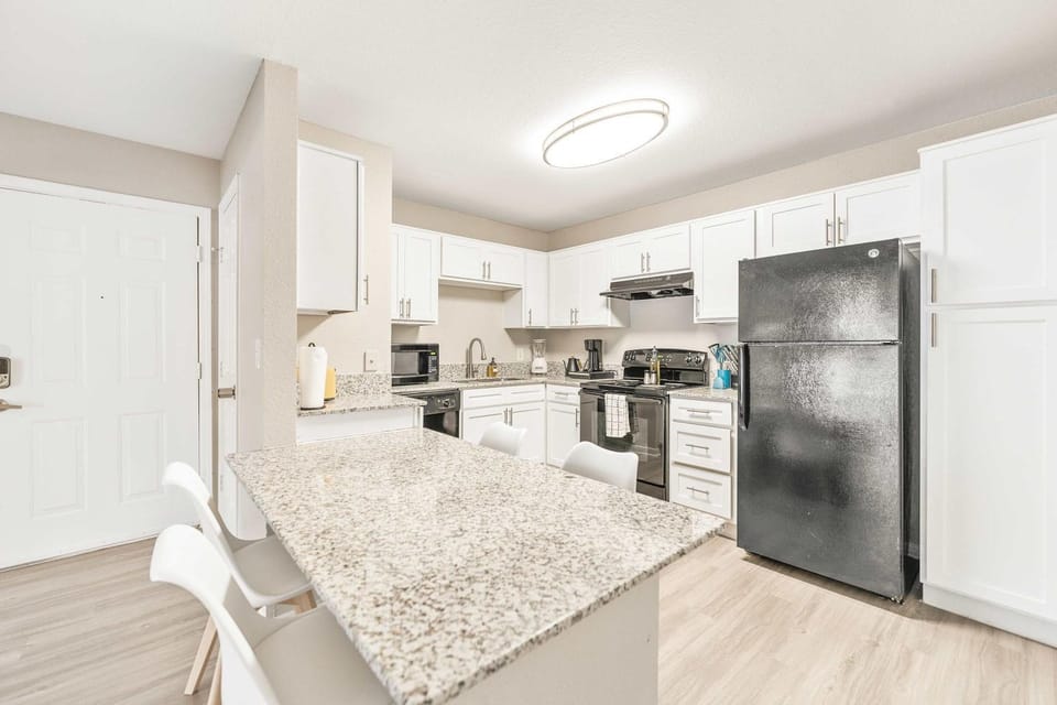Quaint 2BR King Suite w Gym& close to DT Apartment in Montopolis