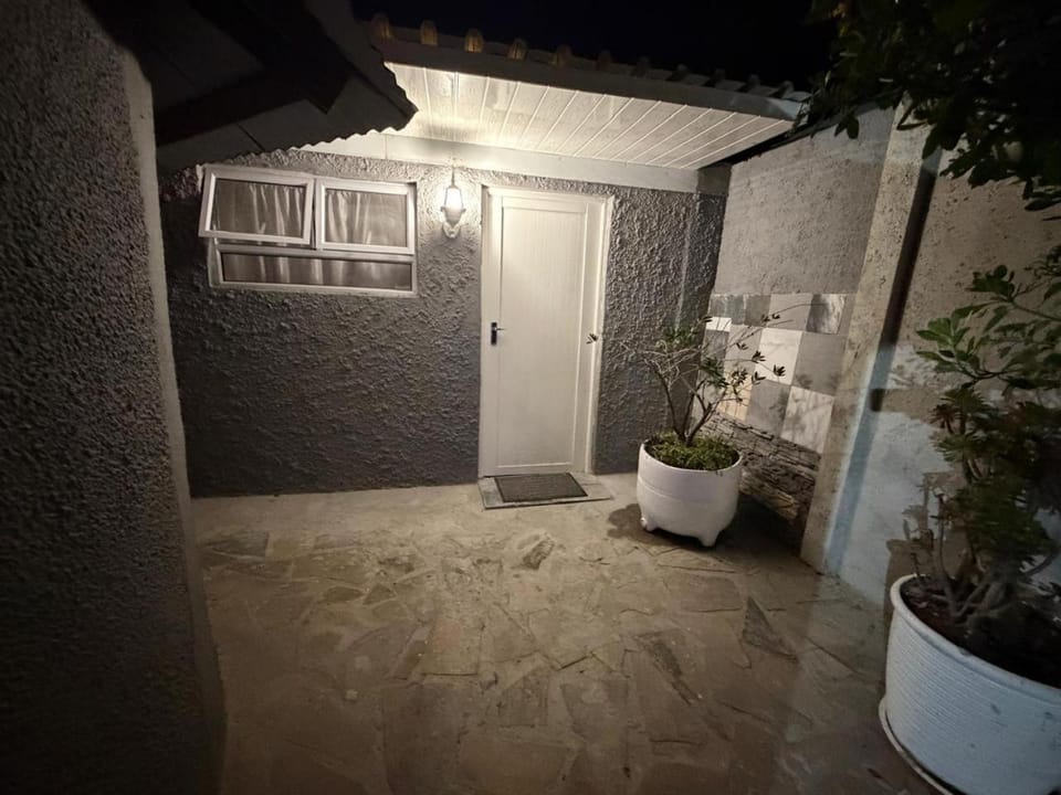 Vero Guest House On Pringle Bed and Breakfast in Cape Town
