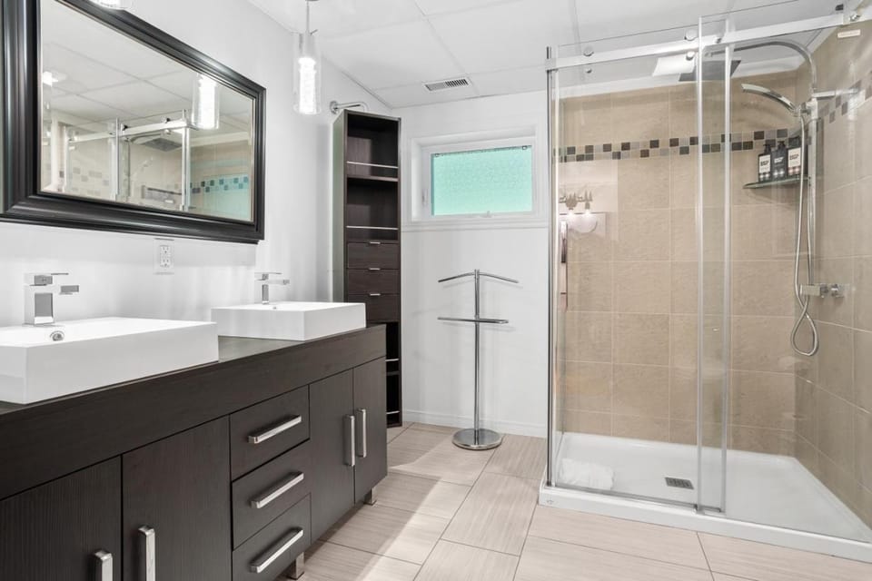 Shower, Bathroom, towels