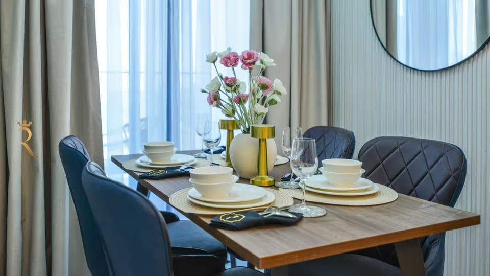 Seating area, Dining area