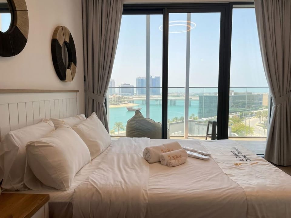 Bed, Natural landscape, Photo of the whole room, Bedroom, towels