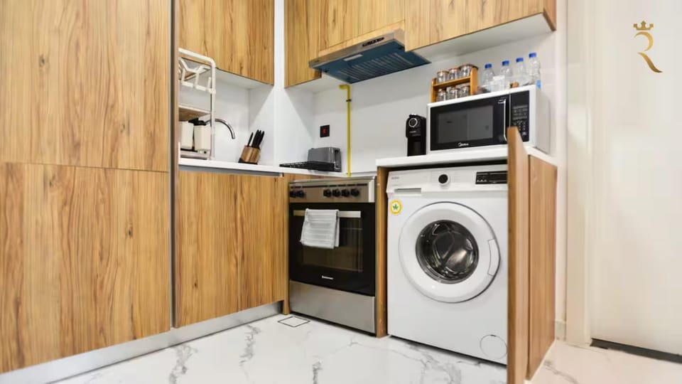 Coffee/tea facilities, Kitchen or kitchenette, oven, toaster, washing machine