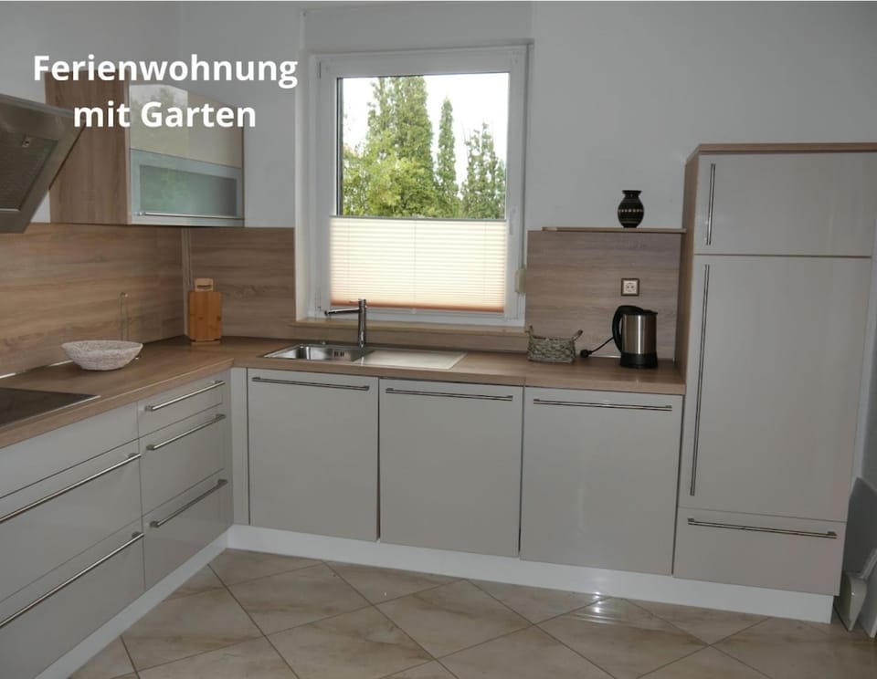 Ferienwohnung mit Kamin und Garten - 10 Minuten von Templin Apartment in Templin