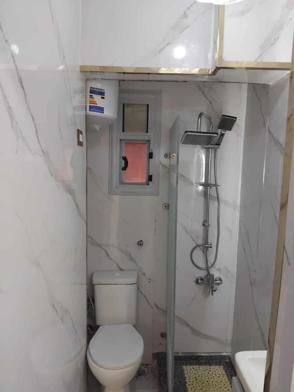 Shower, Toilet