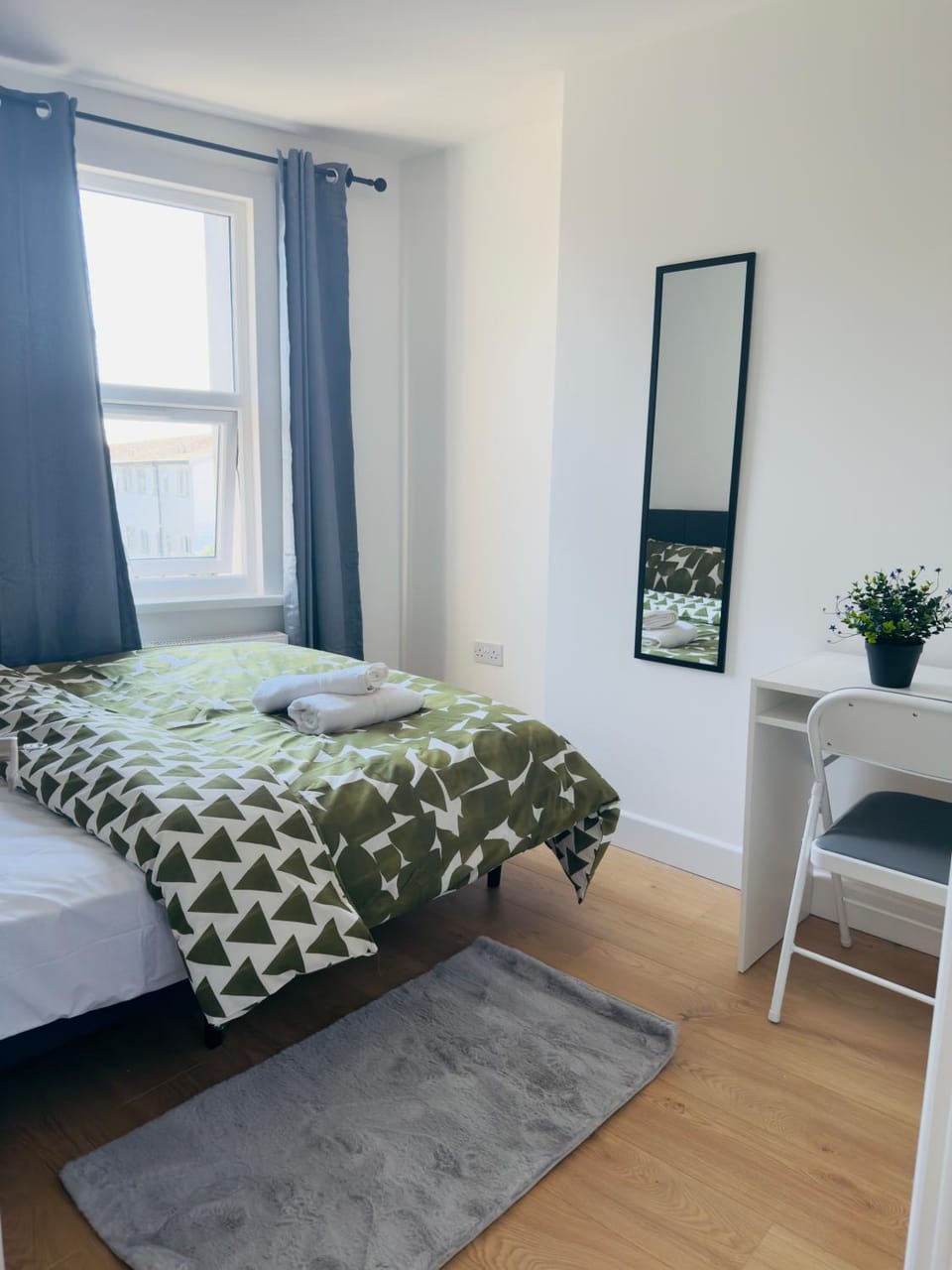 Cozy Double Bedroom in the heart of Seven Sisters Bed and Breakfast in London