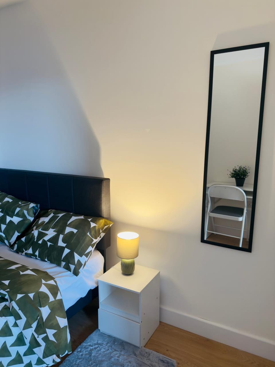 Cozy Double Bedroom in the heart of Seven Sisters Bed and Breakfast in London