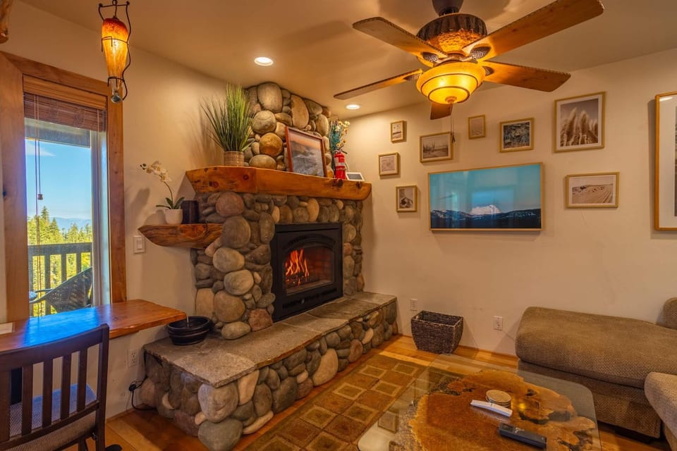 Tahoe Village Summit Escape Apartment in Kingsbury