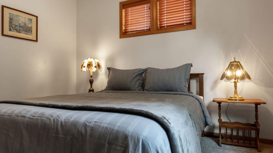 Evergreen Haven - Spacious Retreat Near the Best of Eugene House in Eugene