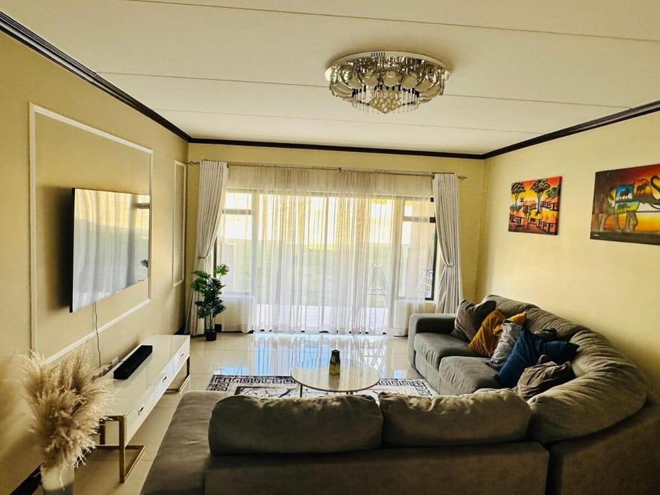 Modern Fourways -Spacious 3Bedroom Retreat& 2 bath Apartment in Sandton