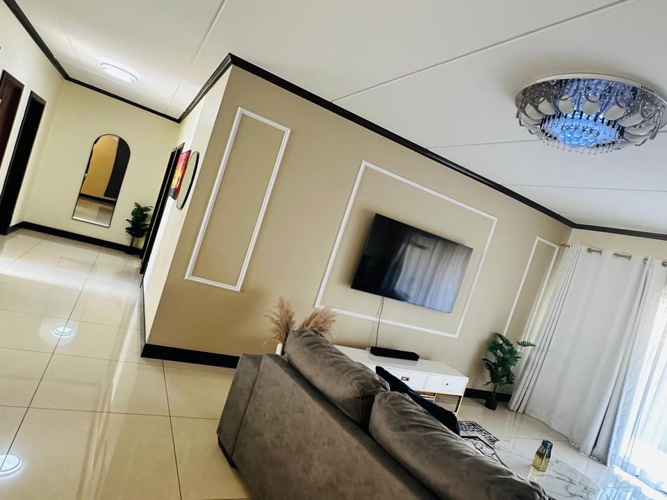 Modern Fourways -Spacious 3Bedroom Retreat& 2 bath Apartment in Sandton