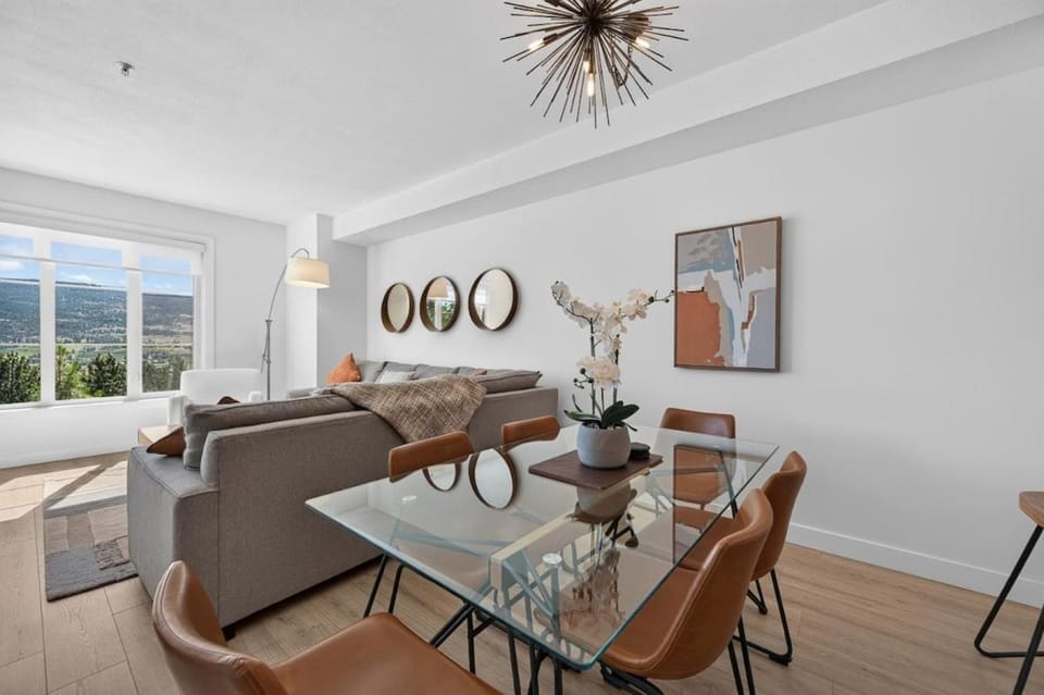 Mountain View w Pool, Hot Tub & Golf Nearby 2318 Apartment in Kelowna