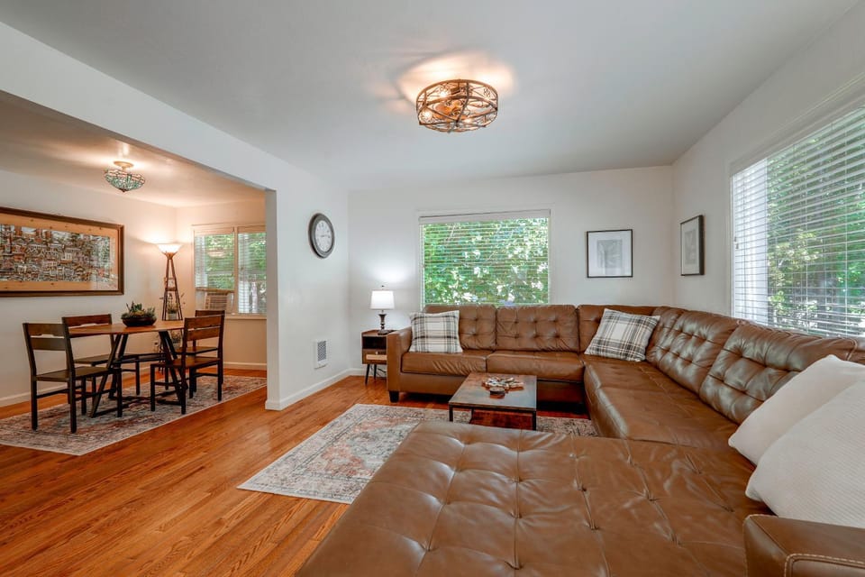 Walk to Dtwn Corvallis: Home Near OSU & Riverwalk House in Corvallis