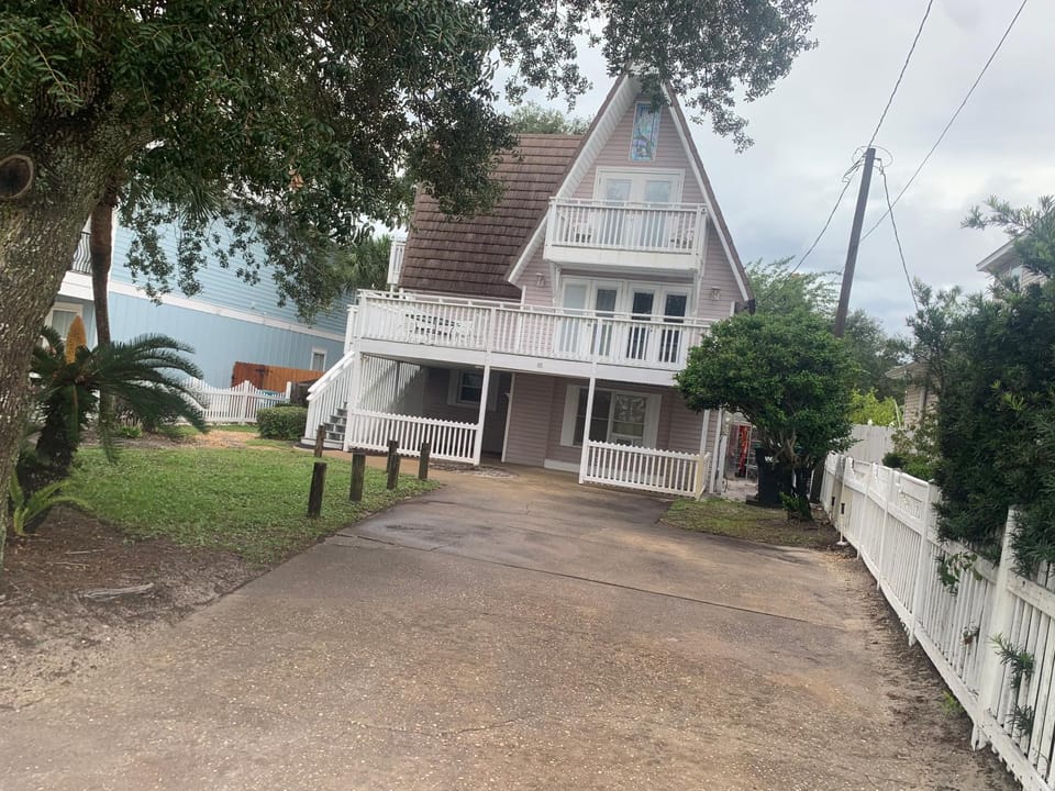 Coastal Villa with Private Heated Pool only a 2 Minute Walk to Top-rated Beaches Villa in Destin