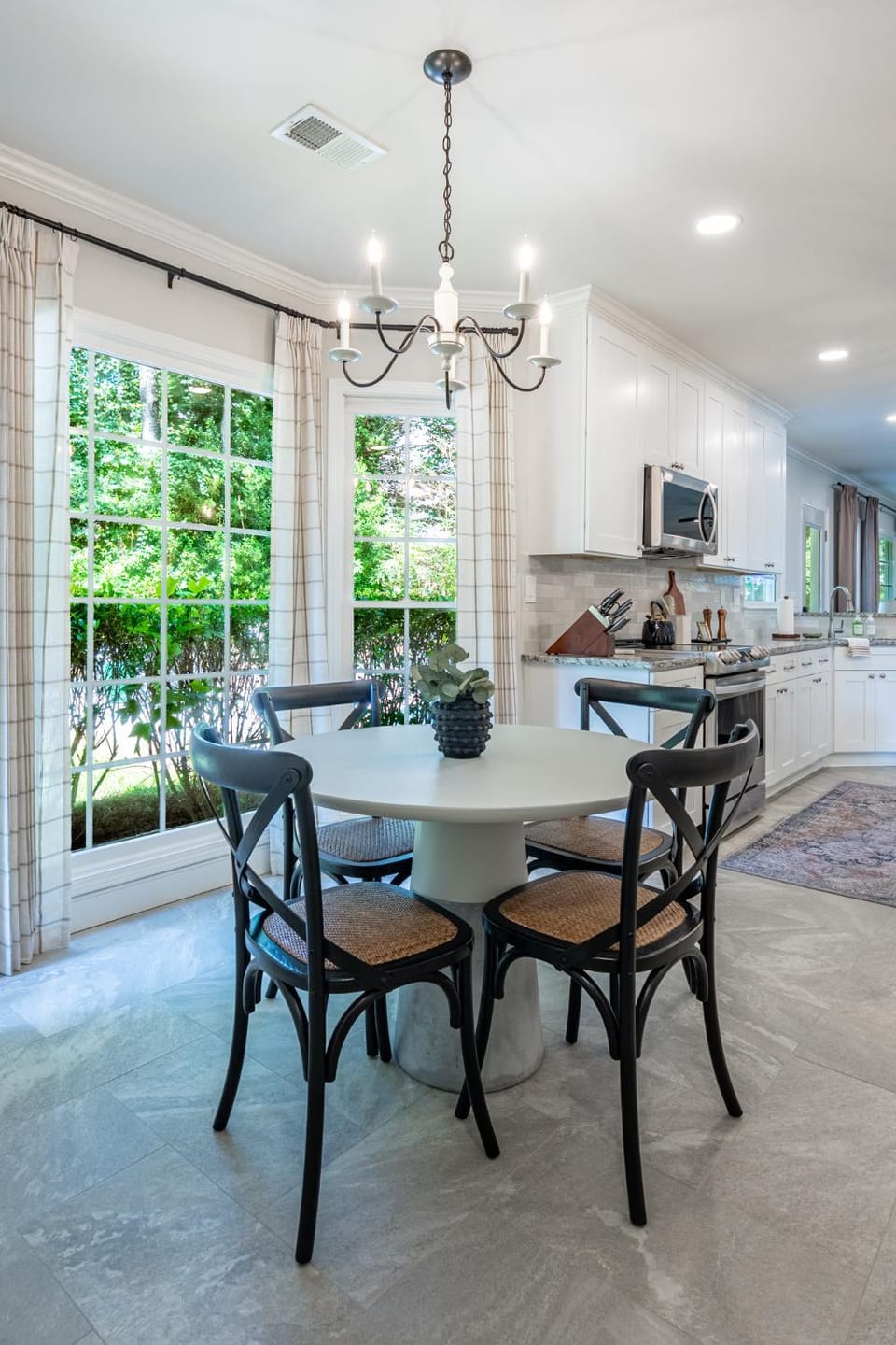 Spacious 4BR Retreat with Fire Pit near LakePoint House in Acworth