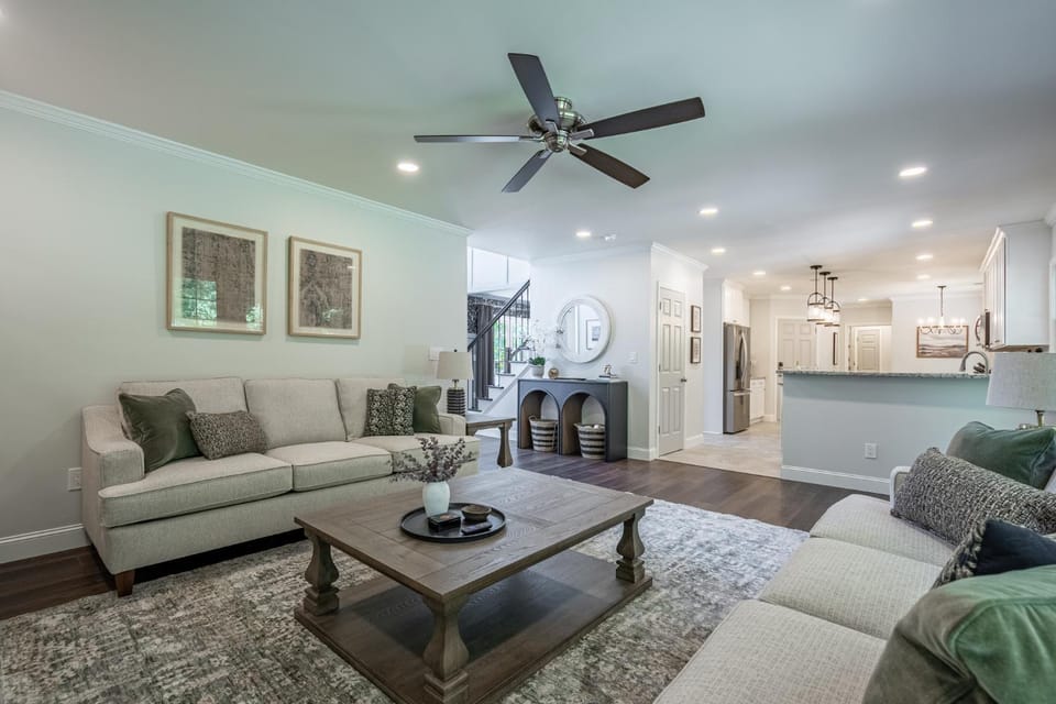 Spacious 4BR Retreat with Fire Pit near LakePoint House in Acworth