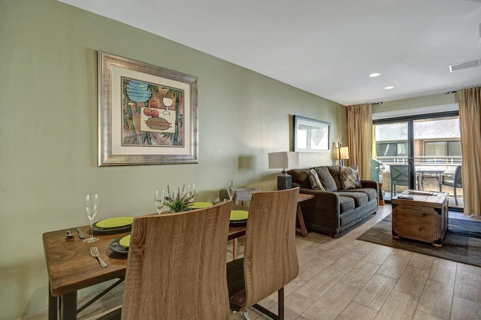 Biarritz Delight - Heated Pool Spa & Balcony View House in Palm Springs