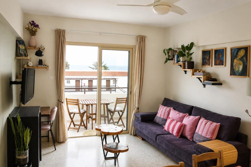 View (from property/room), Seating area, Dining area