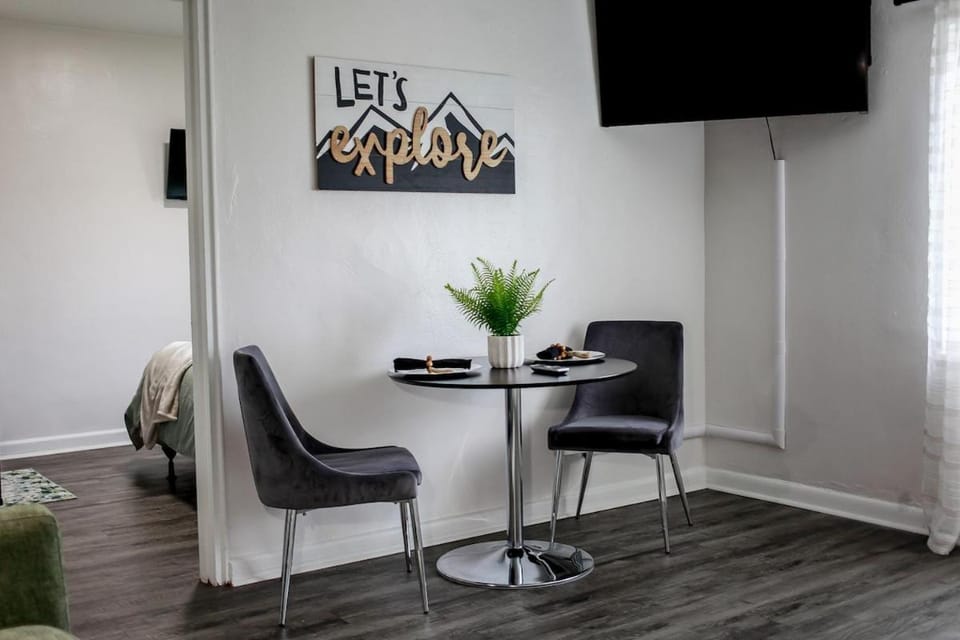 The Plant House-A 4 min walk to the beach 30-days Apartment in Norfolk