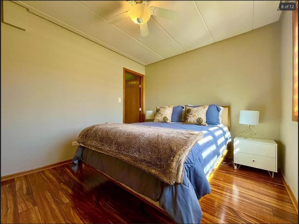 Modern 1-Bedroom Condo with Private Parking Apartment in Chicago Ridge