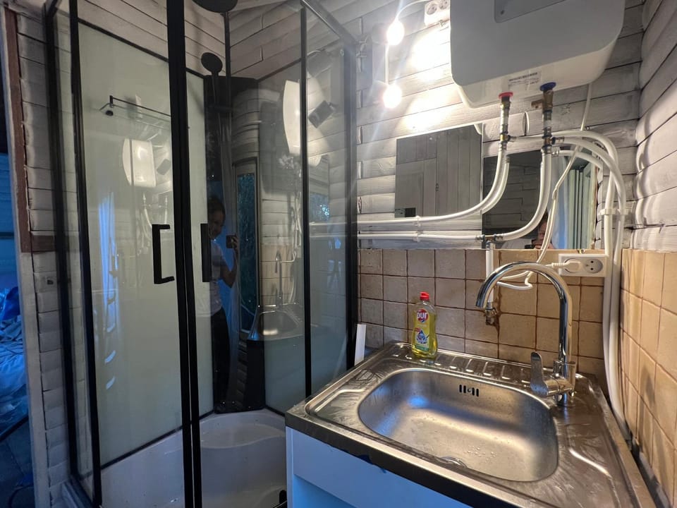 Shower, Bathroom, Kitchen or kitchenette