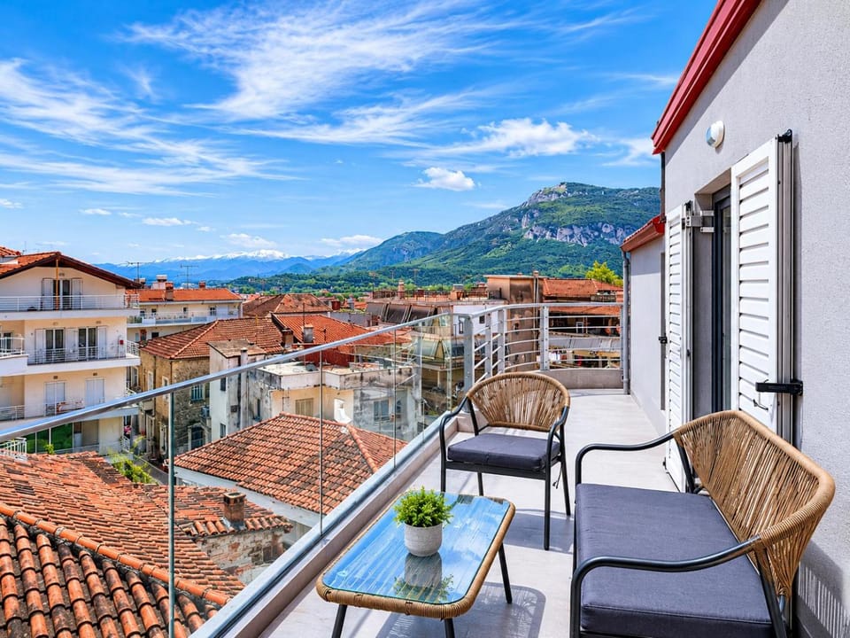 Property building, Balcony/Terrace, Balcony/Terrace, Dining area
