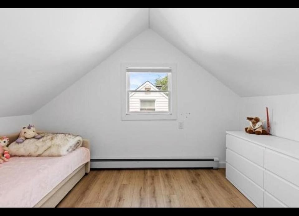 Modern 4BR Menlo Park Home House in Iselin