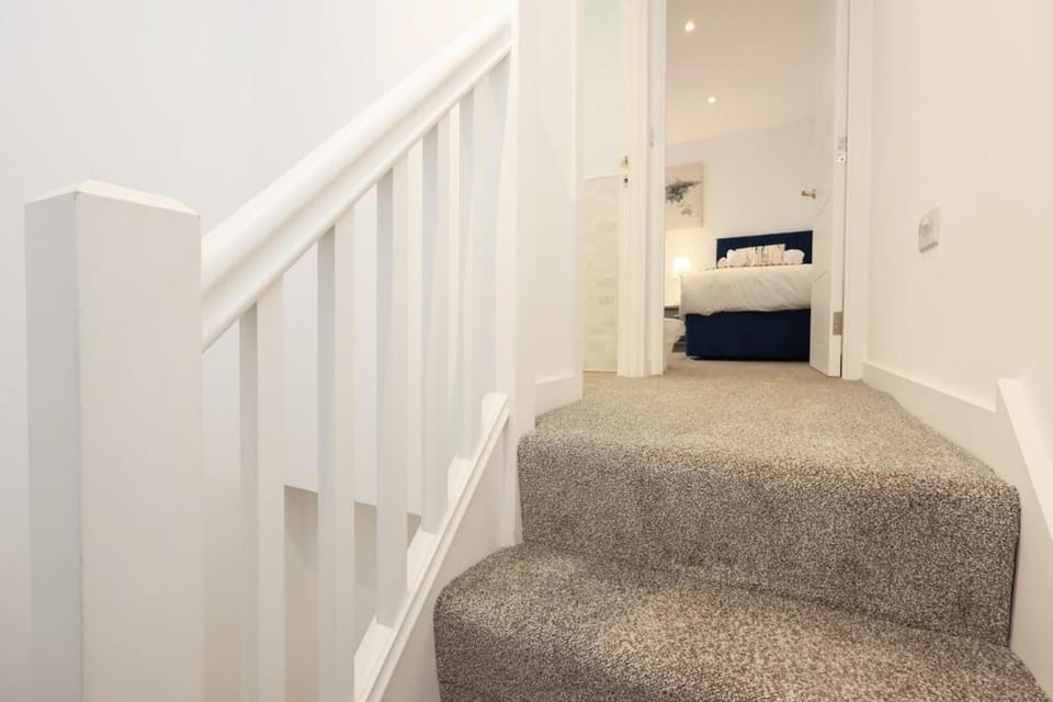 Cardiff Central Luxury Apartment with Balcony with Hot Tub and Free Parking Apartment in Cardiff