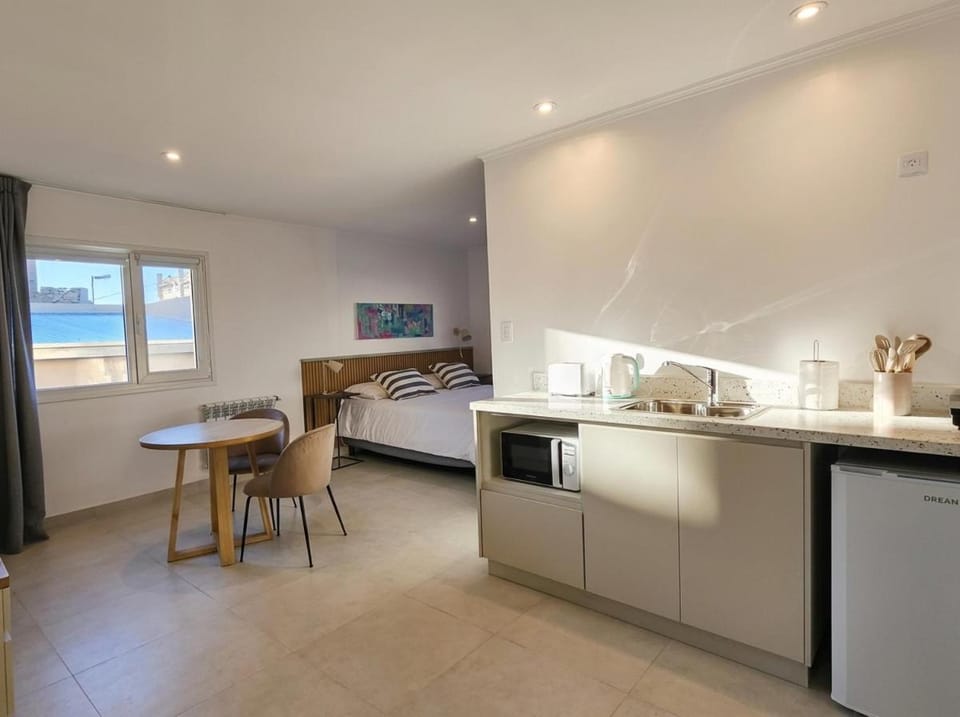 Kitchen or kitchenette, Dining area, dishwasher, minibar, oven, pet friendly, stove