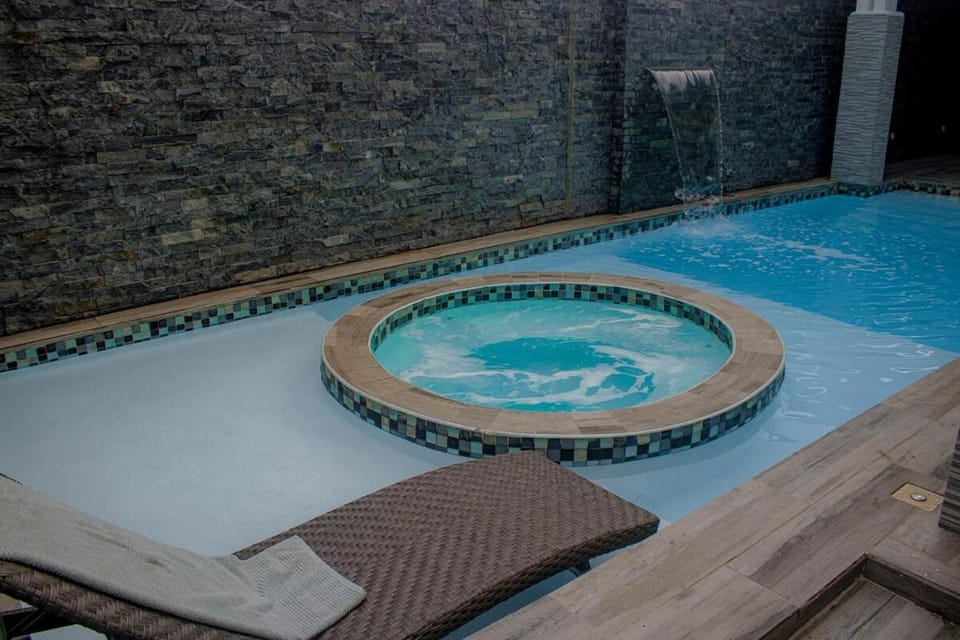 Hot Tub, Pool view