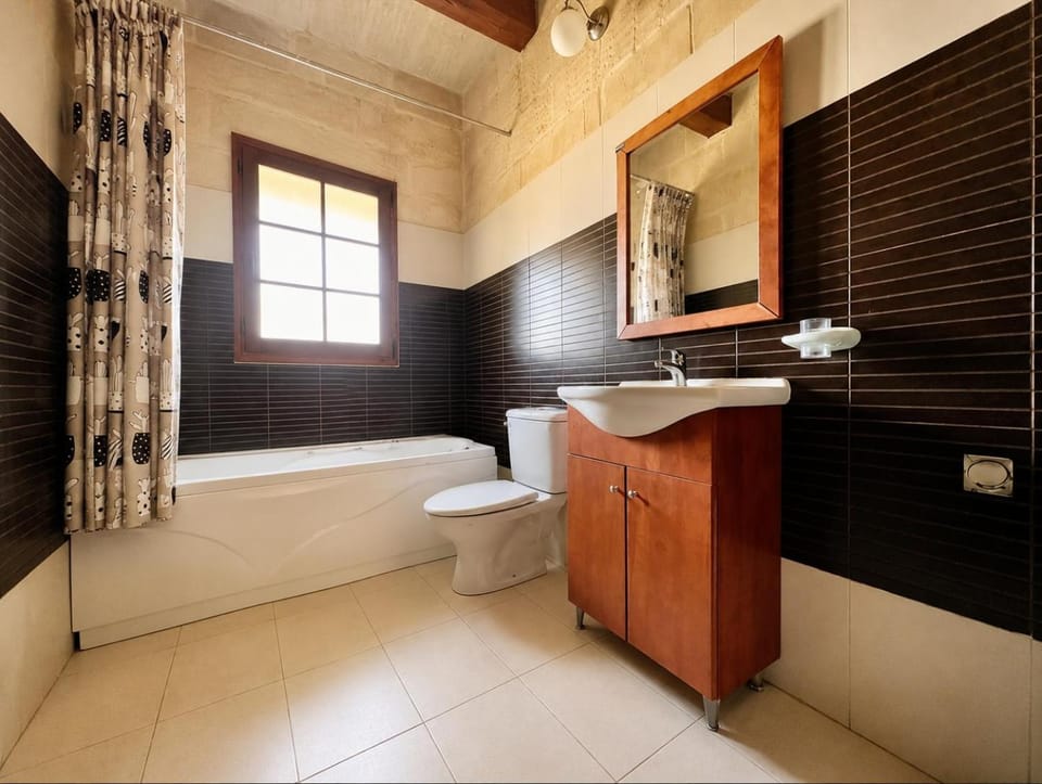 Bed, Bathroom, Photo of the whole room, Bedroom, Bath
