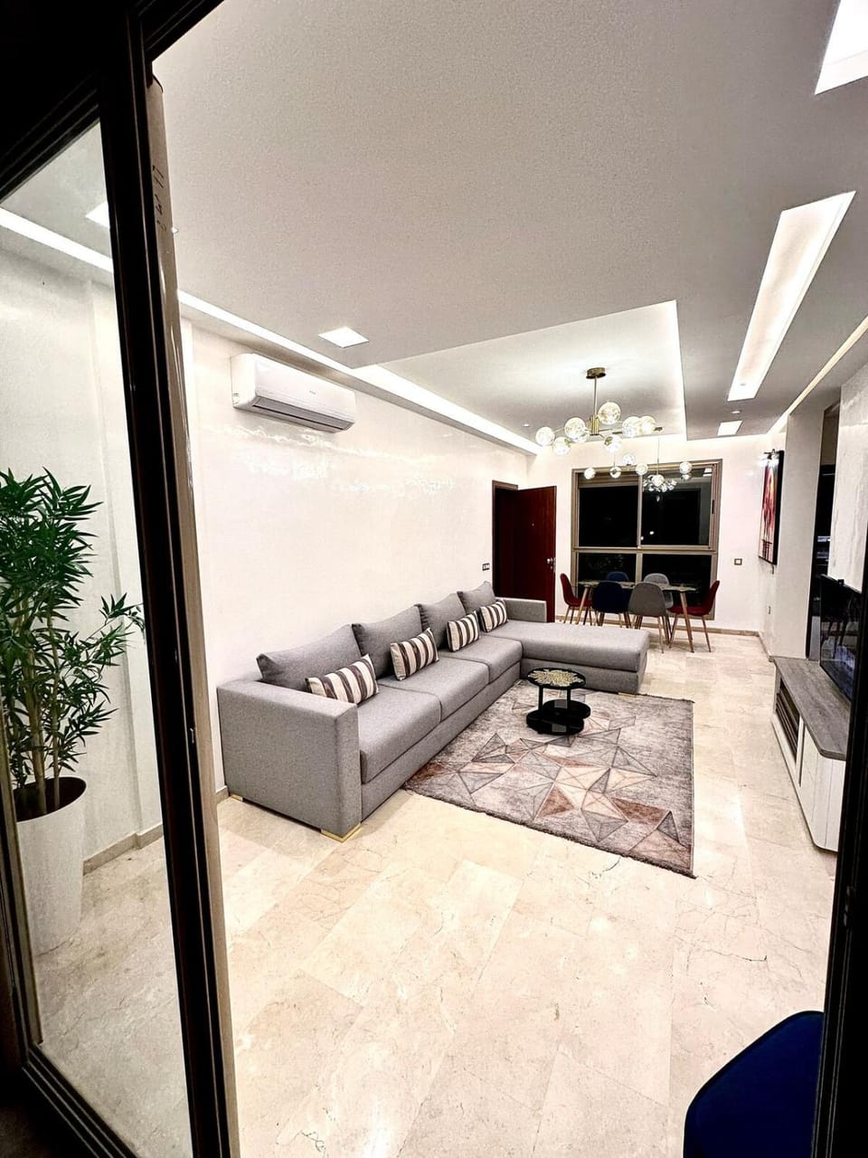 TV and multimedia, Seating area, fireplace, air conditioner