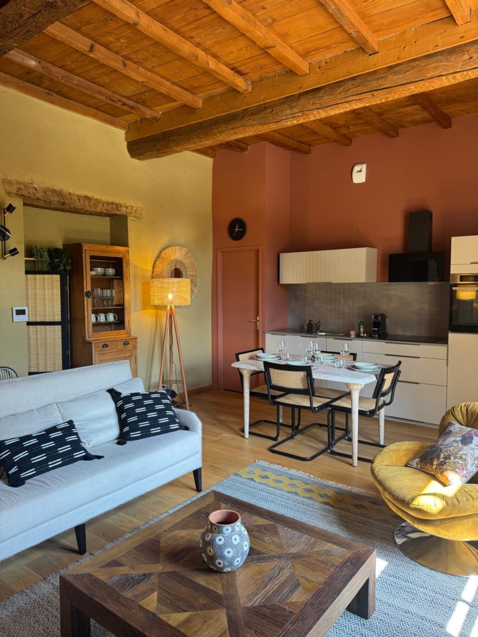 Living room, Dining area