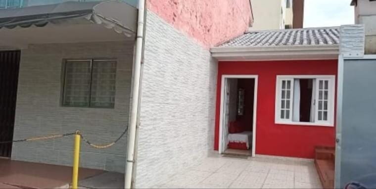 Casa com piscina em Guaratuba a 400 m da praia central House in Guaratuba