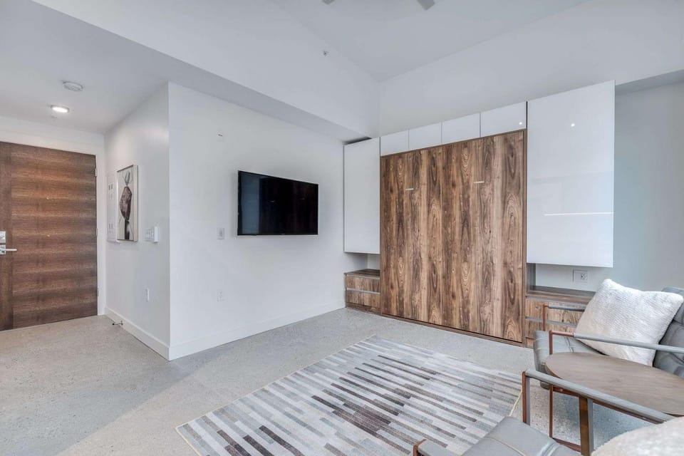 West End Condo Near English Bay and Stanley Park Apartment in Vancouver