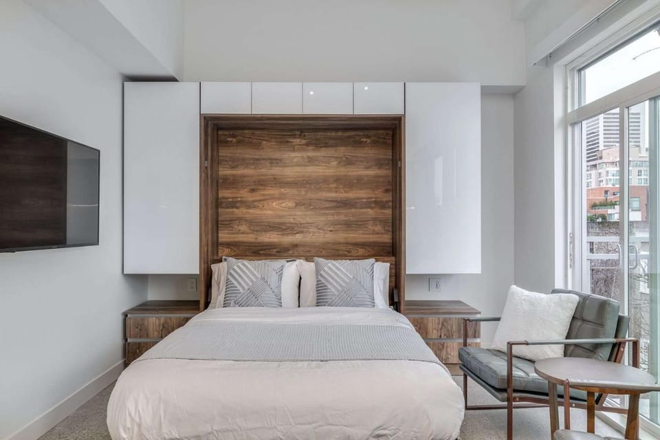 West End Condo Near English Bay and Stanley Park Apartment in Vancouver