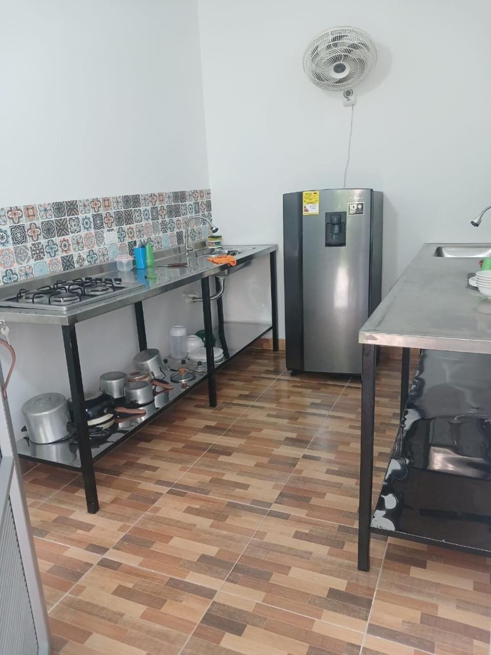 Kitchen or kitchenette, Dining area, Communal kitchen, stove