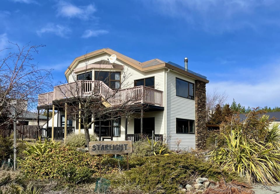 Property building, Patio, Garden, Garden view, Location
