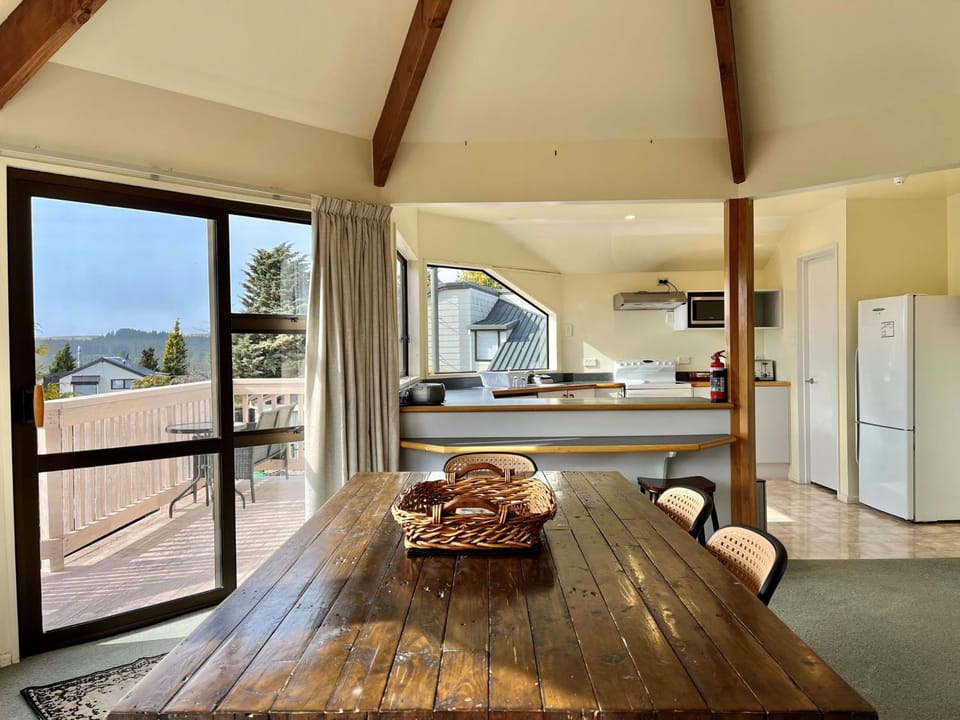 Patio, Dining area, kitchen