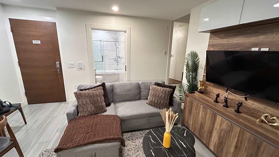 Modern Penthouse in Prime Downtown Location Apartment in Vancouver