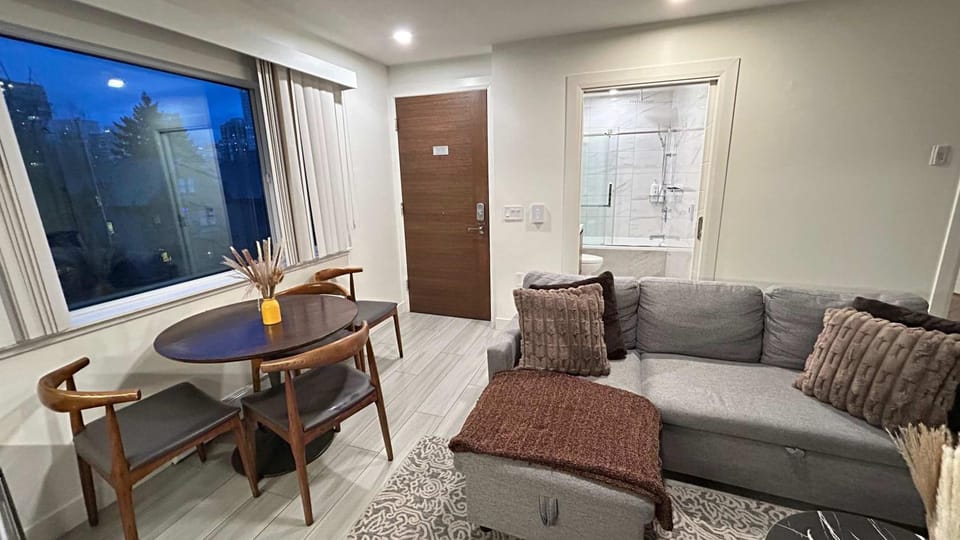 Modern Penthouse in Prime Downtown Location Apartment in Vancouver