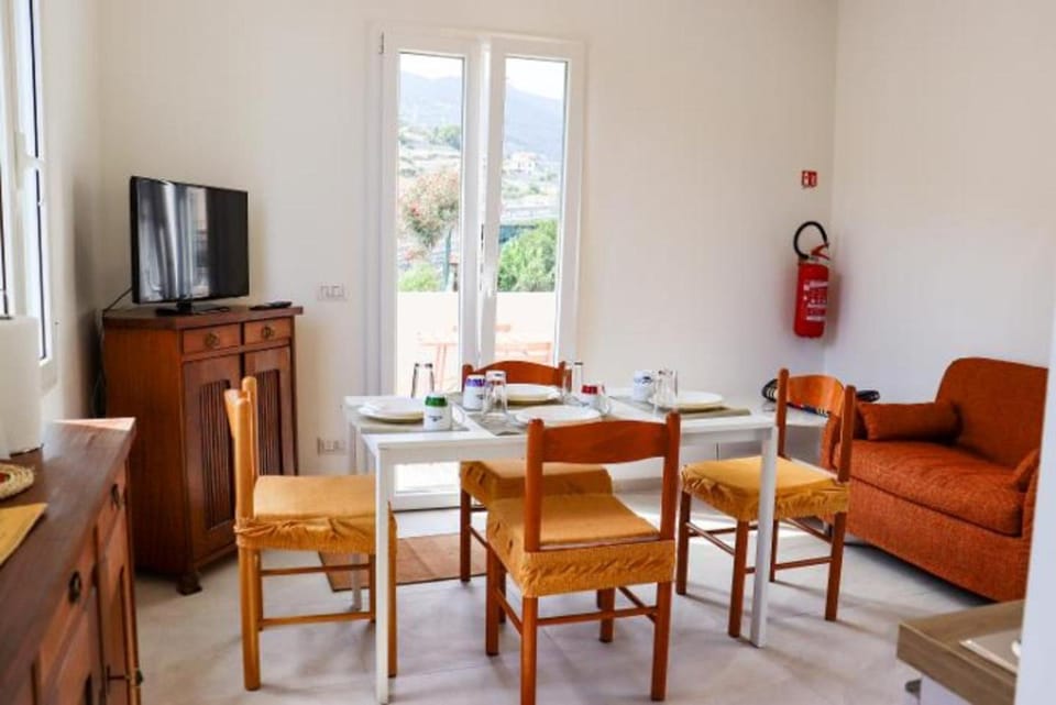 TV and multimedia, Living room, Seating area, Dining area, Evening entertainment
