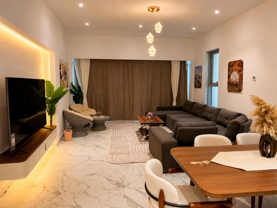 Communal lounge/ TV room, TV and multimedia, Living room, Seating area, Evening entertainment