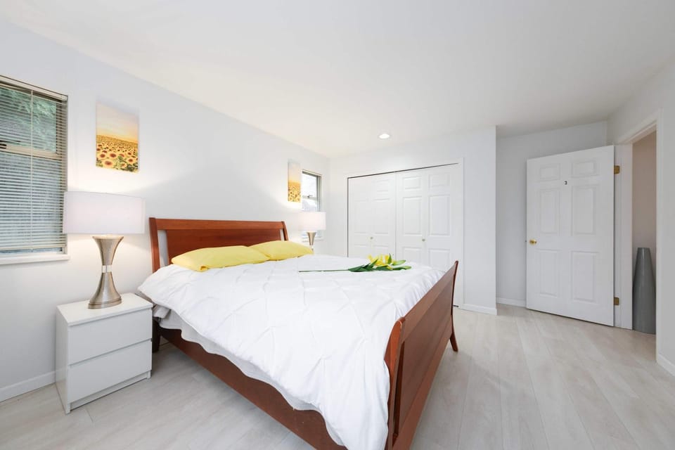Quiet Room in Charming Vancouver Homestay House in Vancouver