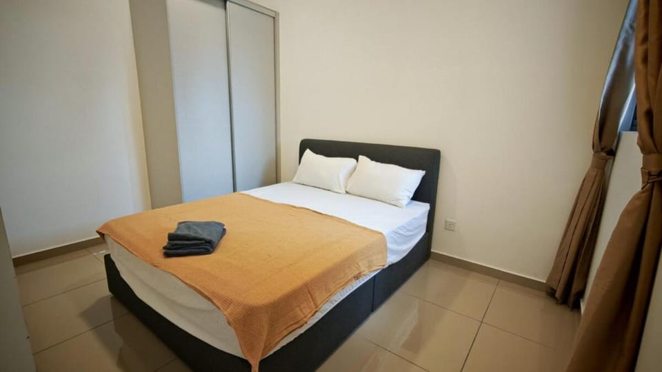 Stylish 3R2B Retreat with Pool & Gym Apartment in Subang Jaya