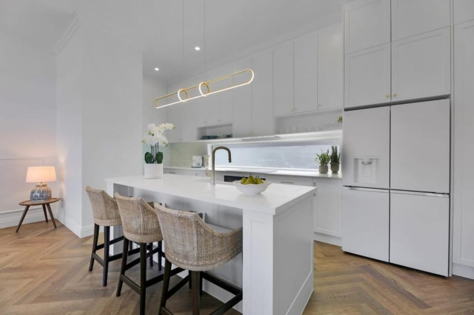 Surfers Luxury House 3 bed 2.5 Bath 2 Parks House in Surfers Paradise