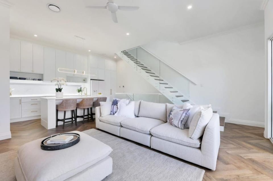 Surfers Luxury House 3 bed 2.5 Bath 2 Parks House in Surfers Paradise