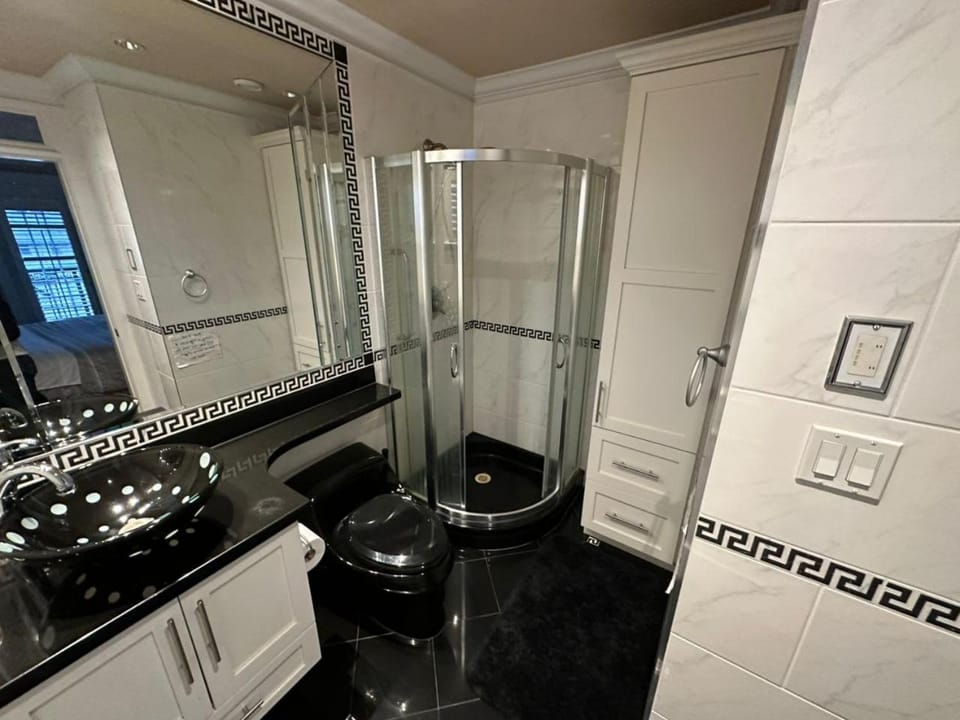 Luxury Room with Private Washroom Central Location House in Vancouver