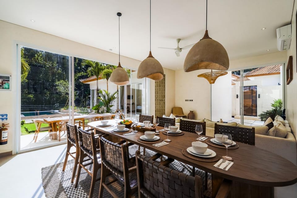 Kitchen or kitchenette, Living room, Food and drinks, Seating area, Dining area, Food